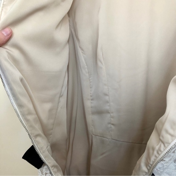 Ivory lace fitted dress - Picture 10 of 14